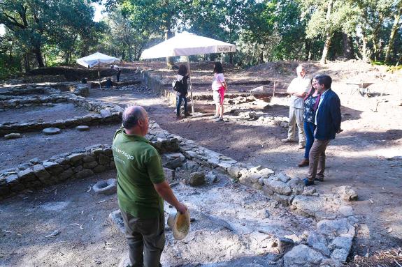 Imagen de la noticia:Gabriel Alén destaca el esfuerzo de la Xunta en la conservación del patrimonio cultural y arqueológico de la provincia de Ou...