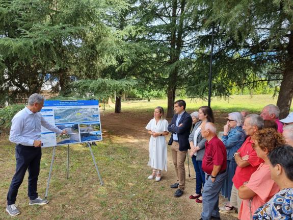 Imagen de la noticia:La Xunta somete la información pública el proyecto de la nueva senda en la OU-402 en Reza, fruto del  diálogo con los vecino...