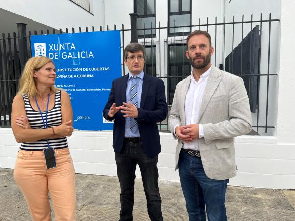 Imagen de la noticia:La Xunta invierte casi un millón de euros en las obras de mejora del IES de Elviña para renovar la cubierta y las fachadas y...