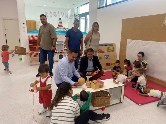 Imaxe da nova:Xunta e Concello estrean as novas instalacións da escola infantil pública de Muxía
