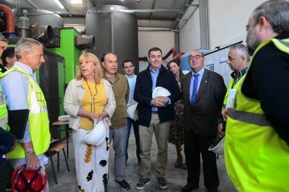 Imagen de la noticia:La Xunta trabaja en la mejora de la eficiencia energética de los centros de enseñanza mediante rehabilitaciones integrales e...