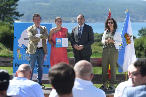 Imagen de la noticia:26 ayuntamientos gallegos se hacen con el oro en el marco del programa Playas Sin Humo de la Xunta