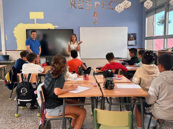 Imagen de la noticia:Martina Aneiros destaca el esfuerzo de la junta por mejorar los centros educativos de Ferrolterra en el inicio del curso esc...