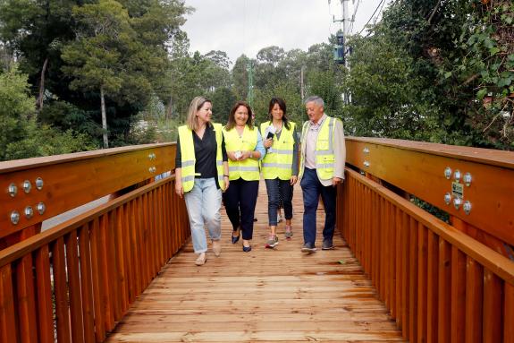 Imagen de la noticia:La delegada de la Xunta en Vigo visita las obras de la nueva senda entre Oleiros y Leirado, en Salvaterra de Miño, que supon...