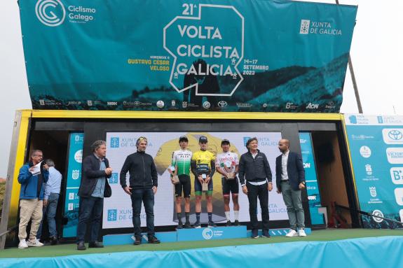 Imaxe da nova:Lete participa na entrega dos premios da XXI Volta Ciclista a Galicia