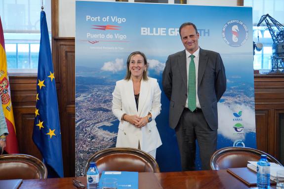 Imagen de la noticia:La Xunta se compromete a exigir que el plan director del Corredor Atlántico incluya el Puerto de Vigo y el impulso de la sal...
