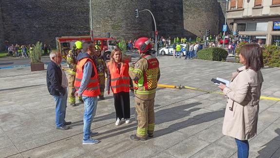 Imaxe da nova:Un simulacro de incendio obrigou a evacuar esta mañá o edificio administrativo da Xunta