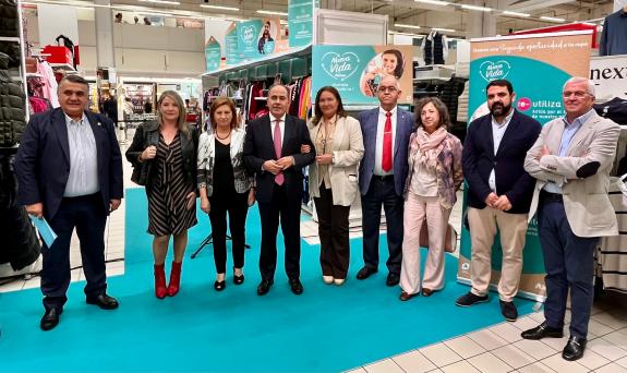 Imaxe da nova:A Xunta salienta o compromiso de Cáritas e Alcampo pola economía circular coa reutilización de prendas de vestir