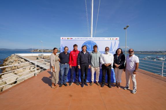Imagen de la noticia:Lete Lasa anima a los regatistas gallegos en la carrera olímpica en la presentación del campeonato de España de windsurf y l...