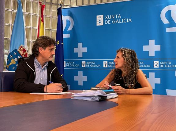 Imaxe da nova:A delegada territorial da Xunta en Ferrol aborda co alcalde de Ortigueira as necesidades do municipio