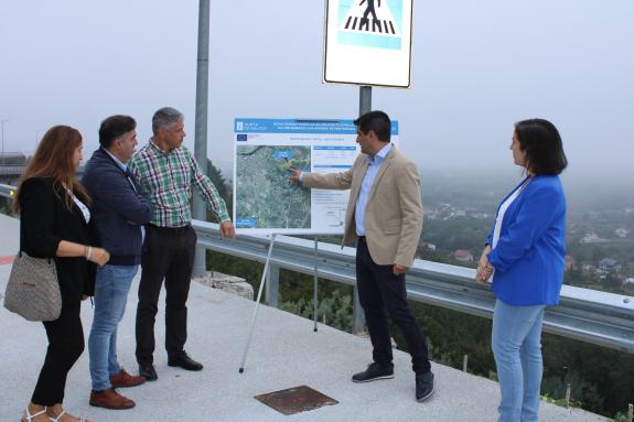 Imagen de la noticia:El delegado territorial de la Xunta en Ourense supervisa el final de las obras del itinerario peatonal y ciclista en la OU-5...