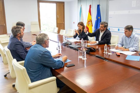 Imagen de la noticia:La Xunta y la Fegamp acuerdan agilizar el trabajo de la comisión técnica para la delimitación de las competencias autonómica...