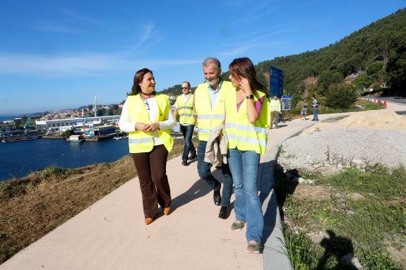 Imaxe da nova:A delegada da Xunta de Vigo supervisa a última fase das obras da nova senda da estrada PO-551 en Moaña
