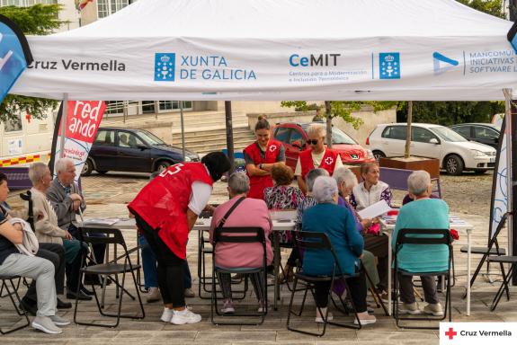 Imagen de la noticia:Más de 140 personas participaron este verano en la iniciativa de capacitación digital de la Cruz Roja y la agencia para la m...