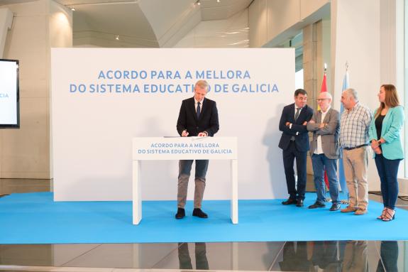 Imagen de la noticia:Rueda destaca el acuerdo histórico sellado entre Xunta y sindicatos para la mejora estructural del sistema educativo que sie...