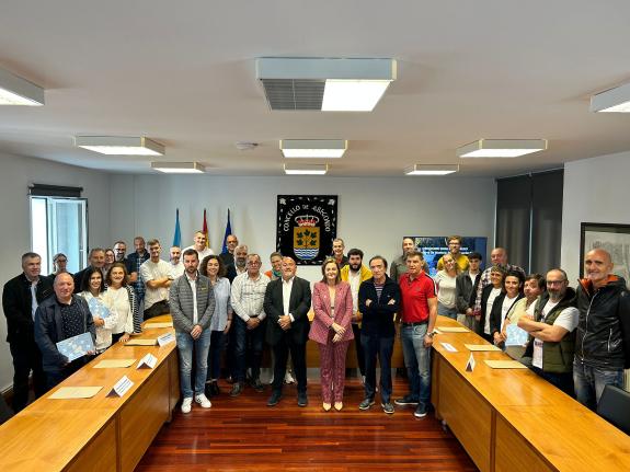 Imagen de la noticia:La Xunta ratifica su apuesta por los empleos verdes en la clausura de un taller dual en el que colaboraron 8 ayuntamientos c...