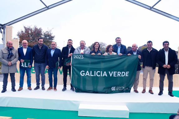 Imagen de la noticia:La Xunta reafirma su compromiso con el fermosismo con la concesión de la Bandeira verde de Galicia a 18 ayuntamientos y con ...