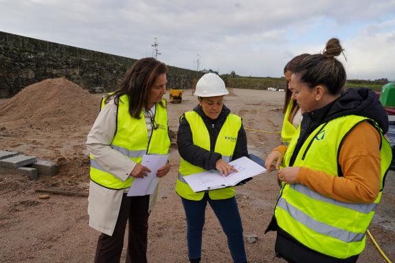 Imaxe da nova:A delegada da Xunta supervisa as obras de humanización da fortaleza de Salvaterra de Miño