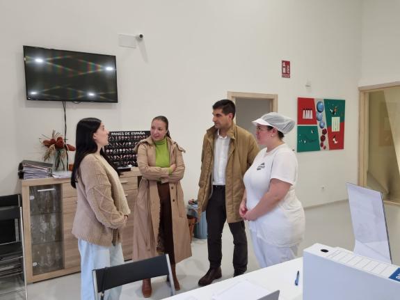 Imagen de la noticia:La Xunta facilita estadías de formación a gente joven en la panadería Aboamigalla de San Cristovo de Cea