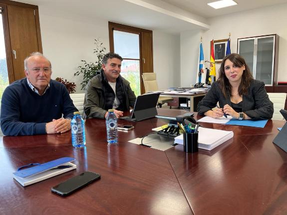 Imagen de la noticia:Lorenzana ofrece el apoyo de la Xunta para la puesta en marcha del nuevo polígono industrial de Ribeira