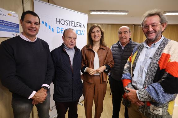 Imagen de la noticia:La Xunta ultima, de la mano del sector de la hostelería, la primera guía para la integración de las terrazas en el entorno y...