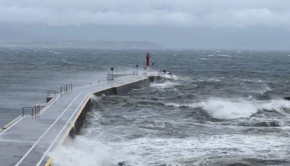Imagen de la noticia:La Xunta activa para mañana a alerta naranja por temporal costero y por viento