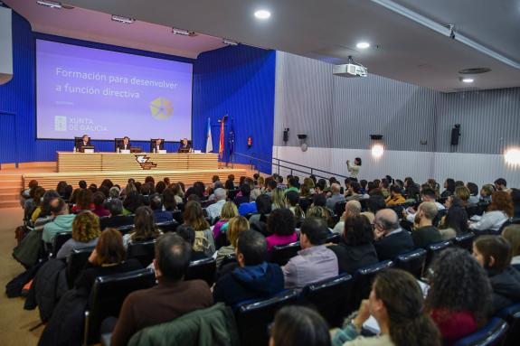 Imagen de la noticia:Román Rodríguez agradece el trabajo de los directores de los centros educativos, que a partir de enero se verá recompensado ...
