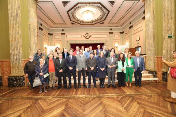 Imagen de la noticia:La Xunta mantiene el compromiso con el movimiento vecinal con 3 M€ en 2024 para ayudas a las entidades que lo representan