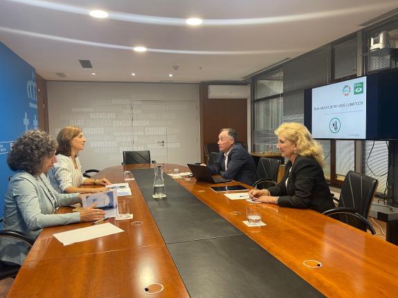 Imagen de la noticia:La Xunta y la Universidad de Vigo avanzan en el estudio de un Plan de refugios climáticos en Galicia