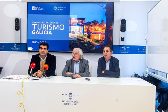 Imagen de la noticia:El delegado territorial de la Xunta participa en la mesa de trabajo del geodestino O Ribeiro, O Carballiño, Celanova y Terra...