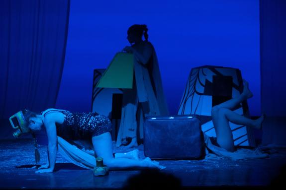 Imaxe da nova:A Xunta concede o primeiro premio do programa Xuventude Crea na especialidade de teatro ao grupo vigués ‘As Guapilongas’ pola obra ...