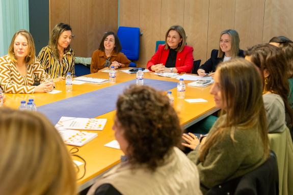 Imagen de la noticia:La Xunta apoya este año con 4,8 M€ un total de 362 iniciativas empresariales lideradas por mujeres y la generación y manteni...
