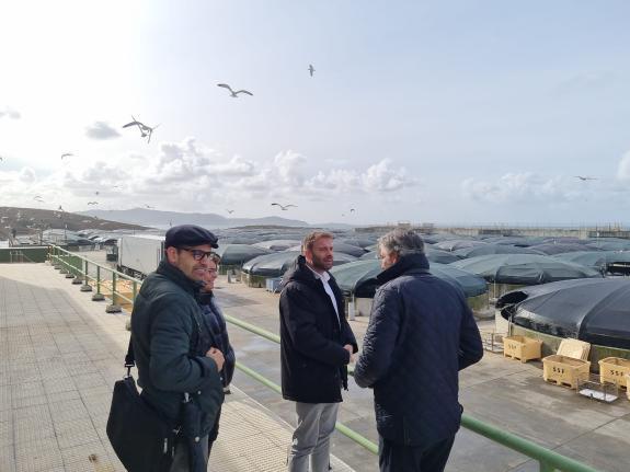 Imagen de la noticia:Trenor informa a los representantes de la factoría Stolt  Sea Farm de Camariñas la renovación de su concesión hasta el 2031 ...