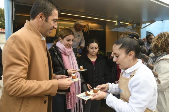 Imaxe da nova:Chega a Porqueira a campaña de ‘GALICIA SABE AMAR’ da Xunta exalta a saúde e a calidade de vida que están detrás do consumo dos pro...