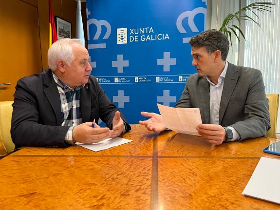 Imaxe da nova:O delegado da Xunta e o alcalde de Outeiro de Rei avalían a marcha das obras de Augas de Galicia no municipio