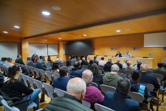 Imagen de la noticia:Los clubes de Vigo se informan sobre el Bono Deporte que entrará en funcionamiento en 2024 para ayudas a las familias en los...