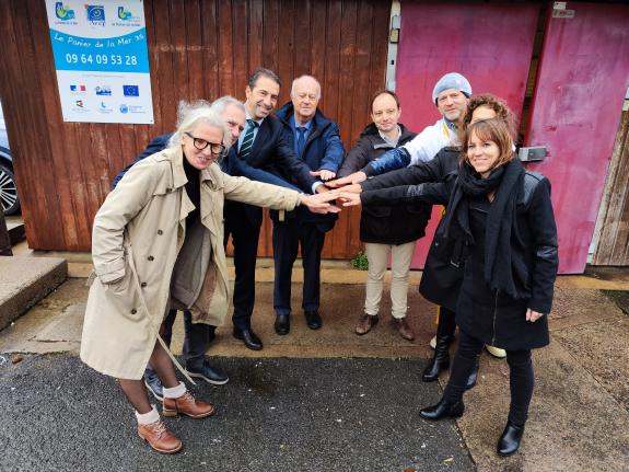 Imaxe da nova:Villares visita unha rede de integración profesional marítima e a unha empresa referente na produción de ostras en Saint Malo