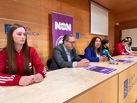 Imagen de la noticia:Ana Ortiz anima a la ciudadanía a acudir al partido de baloncesto femenino entre Celta y Ensino en el marco de los actos del...