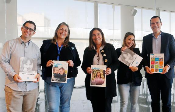 Imaxe da nova:A Xunta acolle as mesas informativas das campañas de Aldeas Infantiles en Vigo