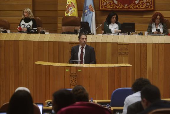Imagen de la noticia:Alfonso Villares señala que se tomarán las medidas necesarias para recuperar los bancos marisqueros con el consenso del sect...