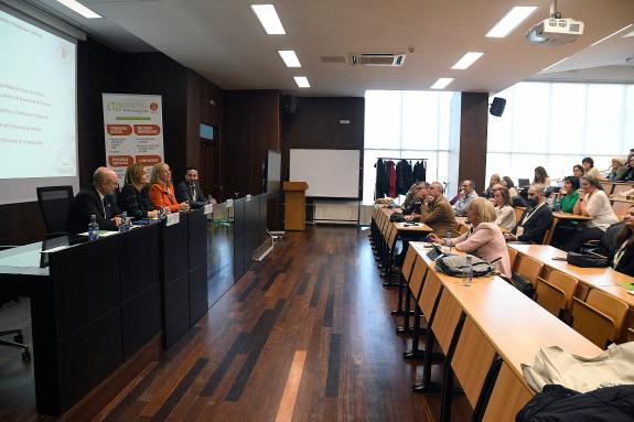 Imagen de la noticia:Rivo clausura en Ourense la reunión estatal en la que decanos de economía abordaron el futuro de estos estudios y las oportu...