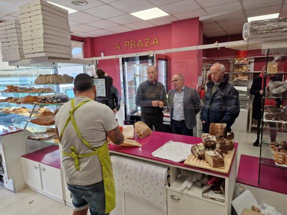 Imaxe da nova:A Xunta apoia con máis de 25.000 € aos praceiros do mercado de Vilanova de Arousa