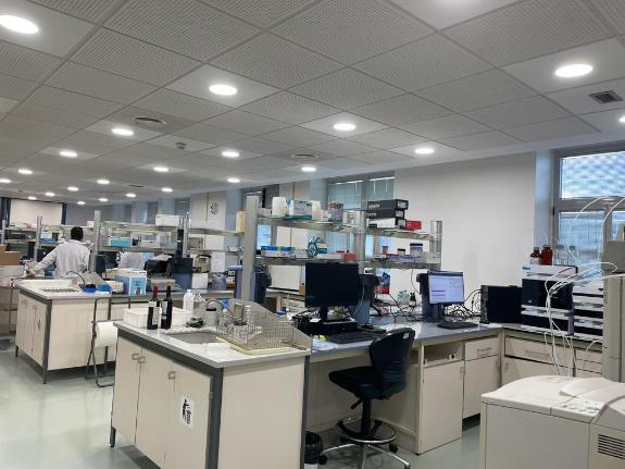 Imaxe da nova:A Xunta completa a renovación do equipamento do Laboratorio de Saúde Pública de Galicia para multiplicar a súa capacidade analítica
