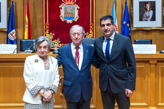 Imagen de la noticia:El delegado territorial de la Xunta asiste a la entrega de la Medalla de Ouro de la provincia de Ourense a Antonio Carreño