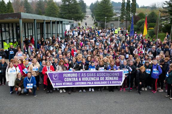 Imaxe da nova:A andaina ‘Camiño ao respecto’ reúne milleiros de persoas en Santiago e de xeito virtual para amosar a unidade de Galicia fronte a ...
