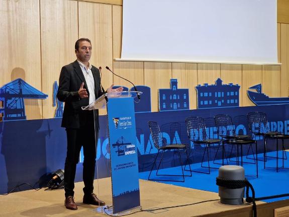 Imagen de la noticia:La Xunta pone en valor el papel del puerto de Ferrol en la estrategia gallega de cambio climático y energía 2050 y como faro...