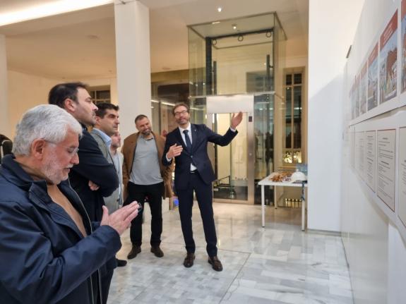 Imagen de la noticia:El delegado territorial de la Xunta en Ourense asiste a la inauguración de la exposición sobre La Profesión de la Arquitectu...