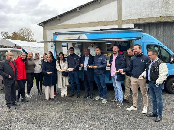 Imagen de la noticia:La campaña de 'Galicia Sabe Amar' llega a Castroverde para ensalzar la calidad y el sabor del pescado y marisco de las rías ...