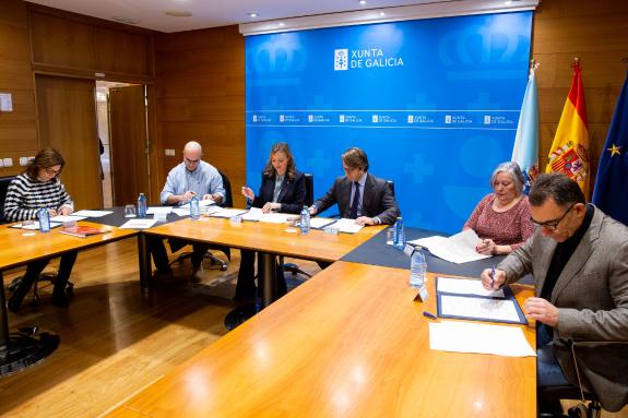 Imaxe da nova:Xunta e sindicatos asinan un acordo que mellora as condicións laborais nos centros de servizos sociais de xestión propia