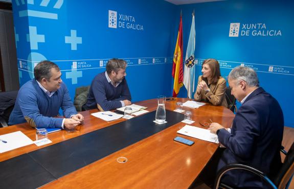 Imagen de la noticia:La Xunta y el Ayuntamiento de Cualedro abordan el proyecto municipal de humanización y mejora de los servicios públicos en l...